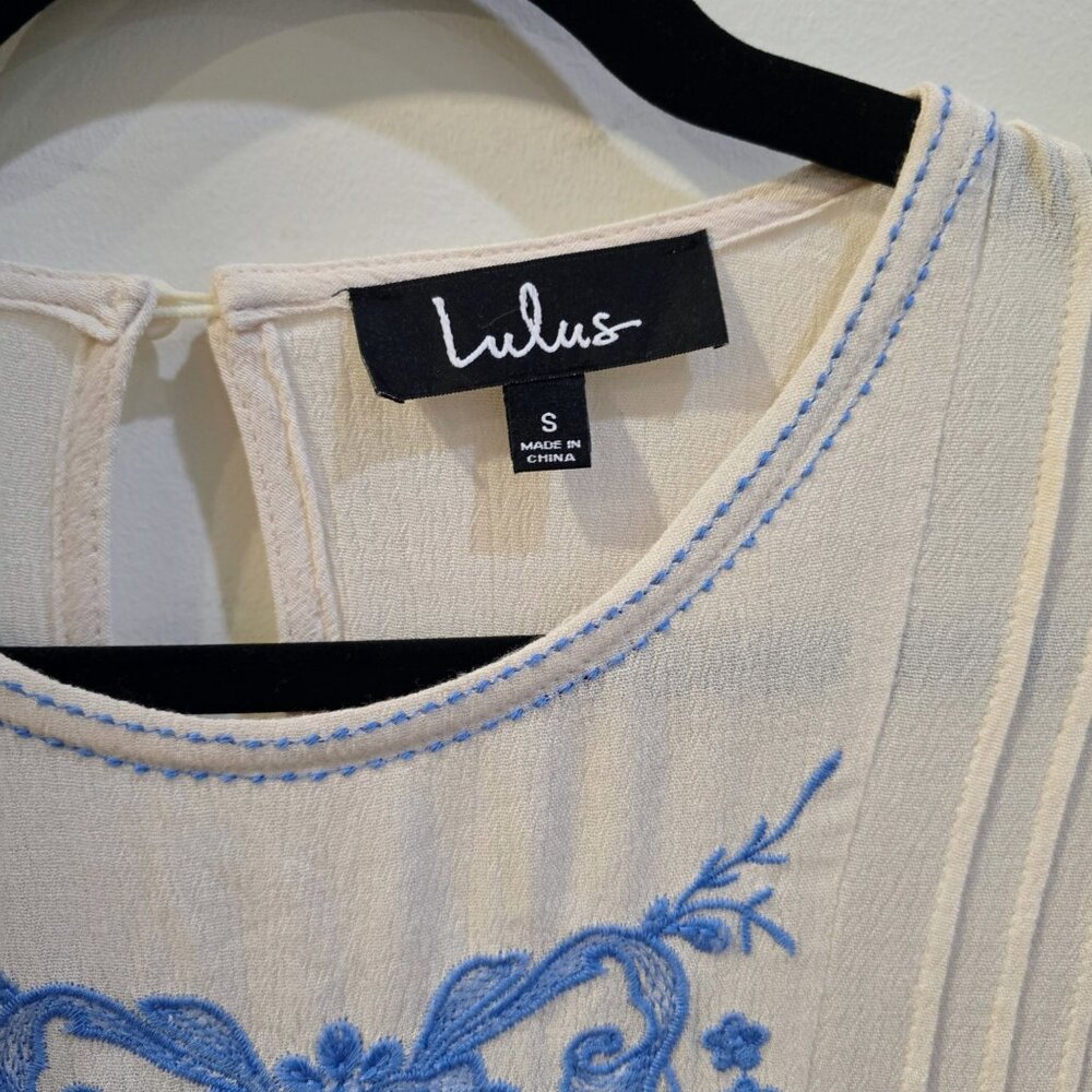 LULU’S ✦ Cream Embroidered Bell Sleeve Blouse ✦ Blue Detail Rayon Top S - Picture 8 of 12